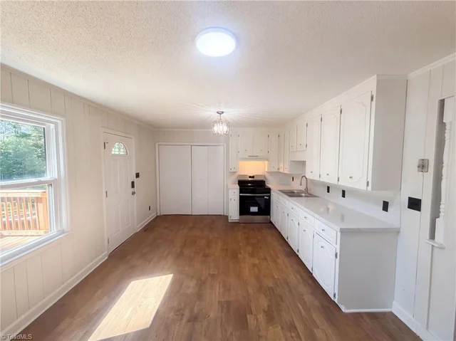 231 Oakgrove Road, photo 2 of 25