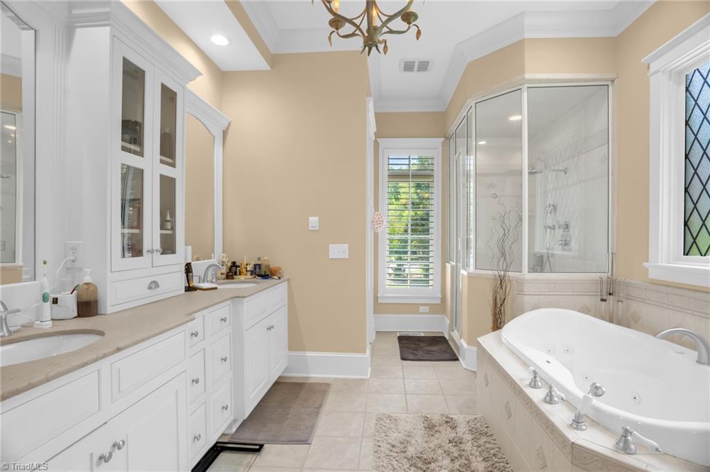 Greensboro, North Carolina 27407, United States, 4 Bedrooms Bedrooms, ,4 BathroomsBathrooms,Residential,Active,97877