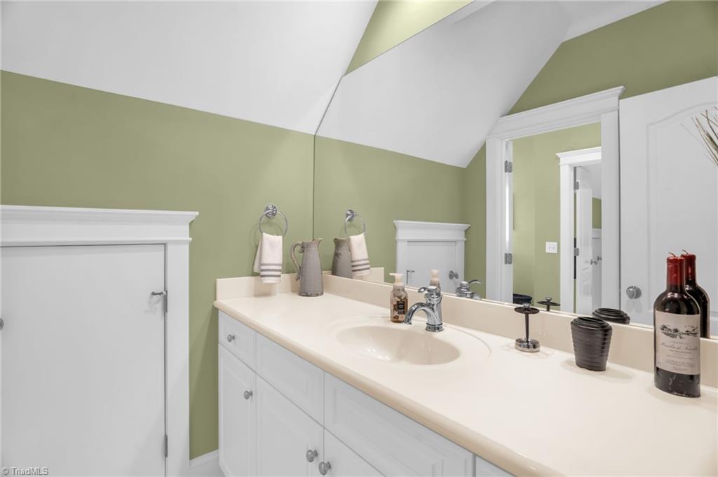 Greensboro, North Carolina 27407, United States, 4 Bedrooms Bedrooms, ,4 BathroomsBathrooms,Residential,Active,97877