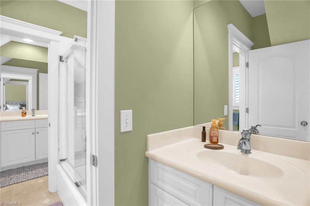 Greensboro, North Carolina 27407, United States, 4 Bedrooms Bedrooms, ,4 BathroomsBathrooms,Residential,Active,97877