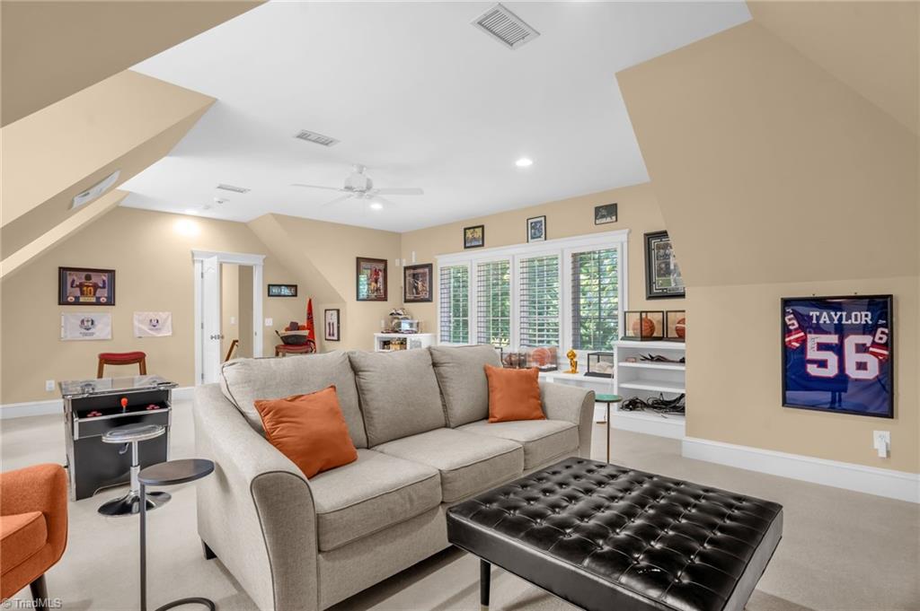 Greensboro, North Carolina 27407, United States, 4 Bedrooms Bedrooms, ,4 BathroomsBathrooms,Residential,Active,97877