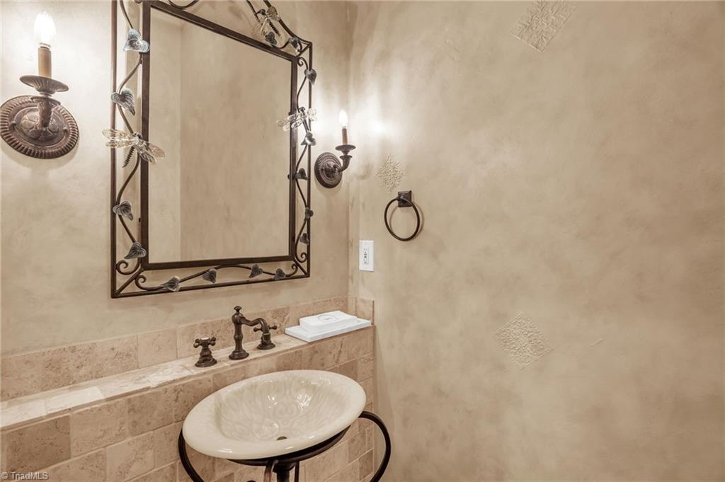 Greensboro, North Carolina 27407, United States, 4 Bedrooms Bedrooms, ,4 BathroomsBathrooms,Residential,Active,97877