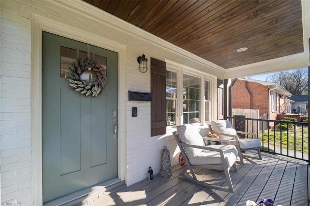 Winston-Salem, North Carolina 27103, United States, 3 Bedrooms Bedrooms, ,2 BathroomsBathrooms,Residential,Pending,93212