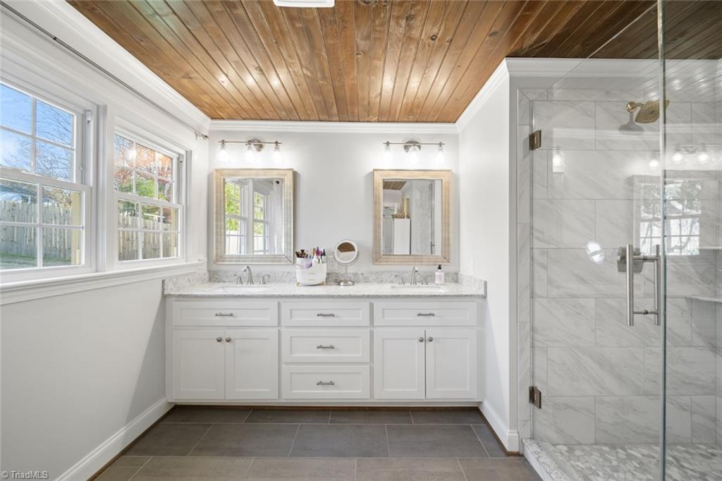 Winston-Salem, North Carolina 27103, United States, 3 Bedrooms Bedrooms, ,2 BathroomsBathrooms,Residential,Pending,93212