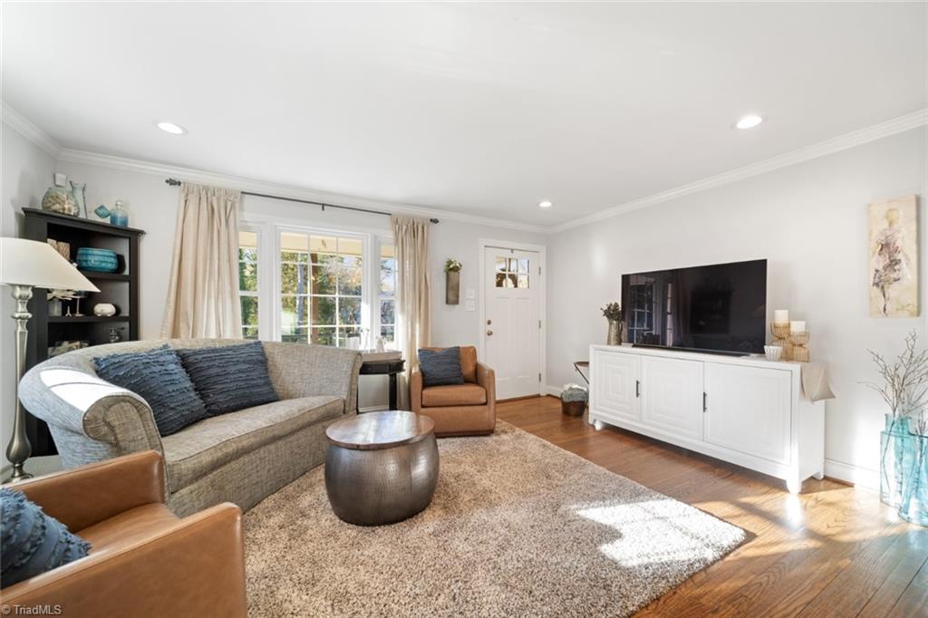 Winston-Salem, North Carolina 27103, United States, 3 Bedrooms Bedrooms, ,2 BathroomsBathrooms,Residential,Pending,93212