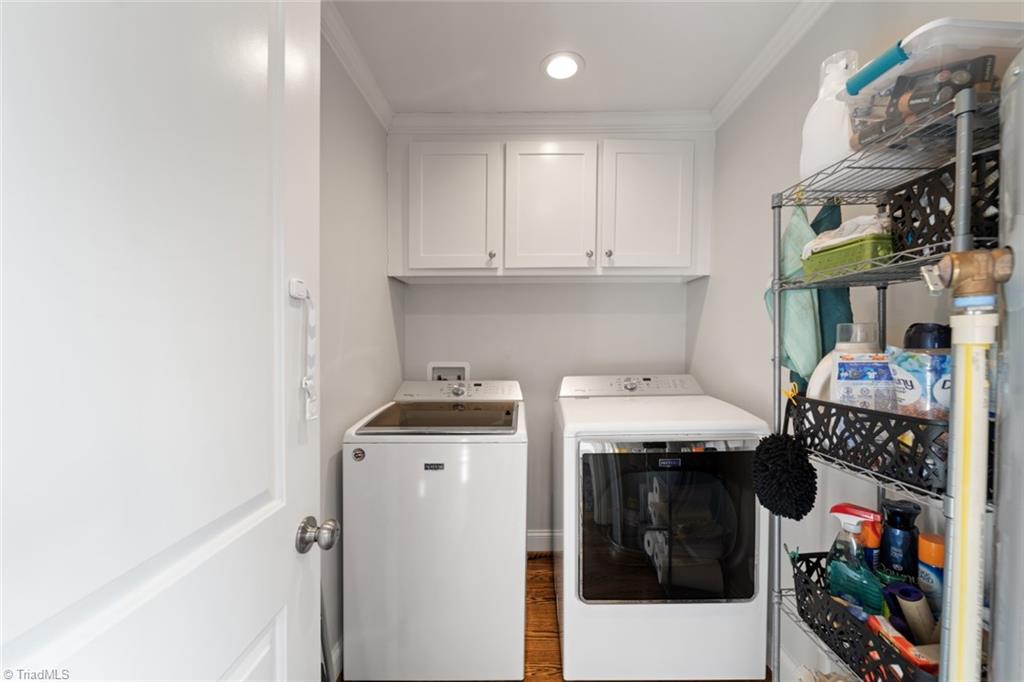 Winston-Salem, North Carolina 27103, United States, 3 Bedrooms Bedrooms, ,2 BathroomsBathrooms,Residential,Pending,93212