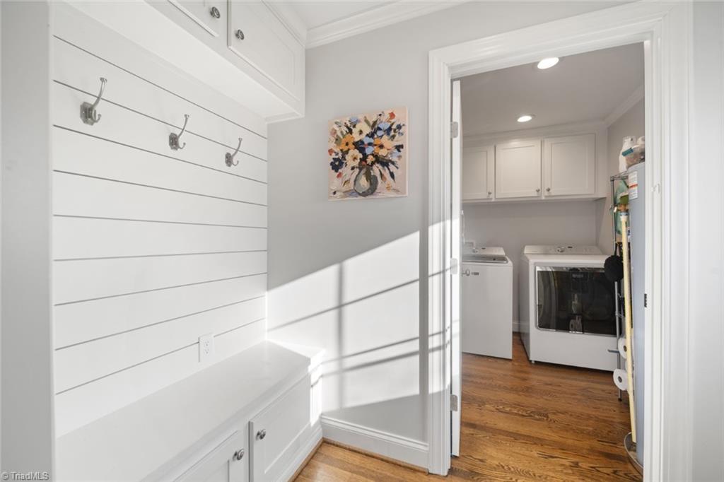 Winston-Salem, North Carolina 27103, United States, 3 Bedrooms Bedrooms, ,2 BathroomsBathrooms,Residential,Pending,93212