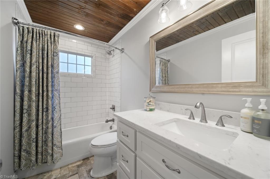 Winston-Salem, North Carolina 27103, United States, 3 Bedrooms Bedrooms, ,2 BathroomsBathrooms,Residential,Pending,93212