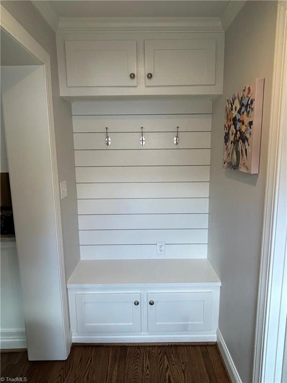 Winston-Salem, North Carolina 27103, United States, 3 Bedrooms Bedrooms, ,2 BathroomsBathrooms,Residential,Pending,93212