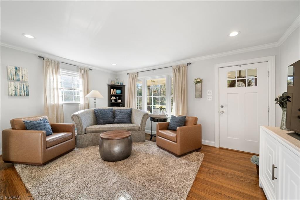 Winston-Salem, North Carolina 27103, United States, 3 Bedrooms Bedrooms, ,2 BathroomsBathrooms,Residential,Pending,93212