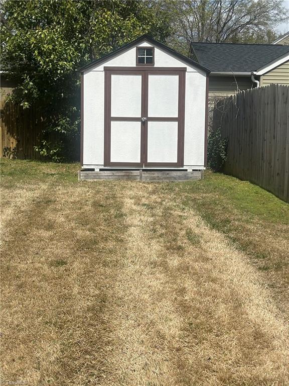 Winston-Salem, North Carolina 27103, United States, 3 Bedrooms Bedrooms, ,2 BathroomsBathrooms,Residential,Pending,93212