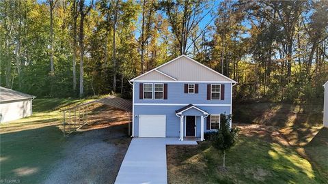 Homes For Sale - 150 Ariel Court<br/> Mocksville, NC 27028