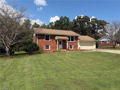 Homes For Sale - 329 Hunter Hills Street<br/> North Wilkesboro, NC 28659