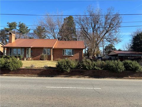 232 5th Street Lexington NC 27292