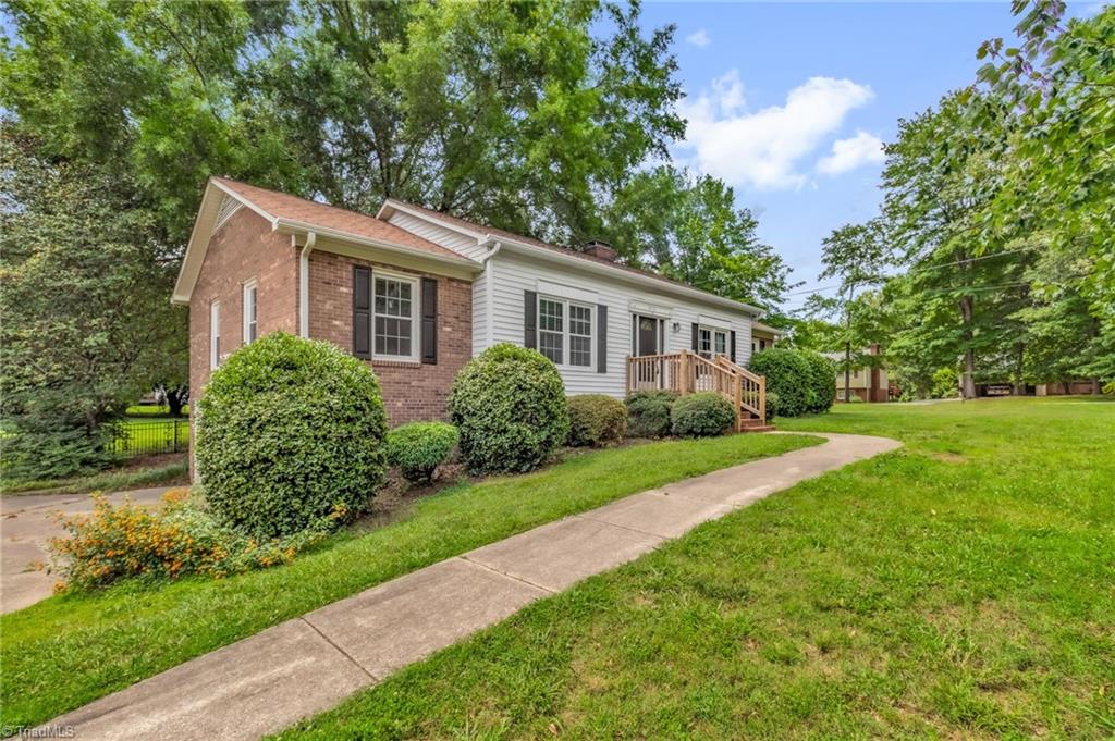 3810 Willowood Drive, Clemmons, North Carolina image 3