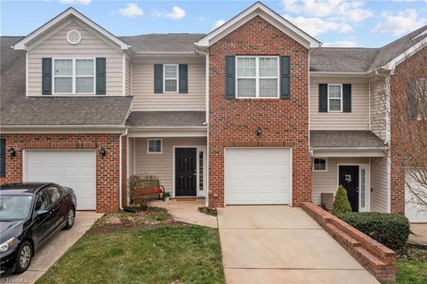 Townhouse For Sale - 621 Oakfield Trail<br/> Mebane, NC 27302
