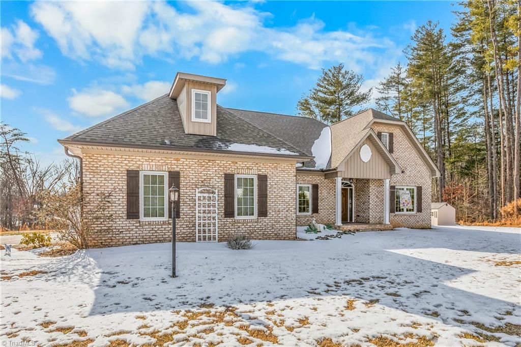 Photo of 153 Woodridge Drive, Mount Airy, NC 27030 (MLS # 1208721)