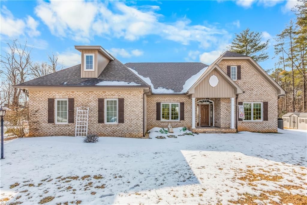 Photo of 153 Woodridge Drive, Mount Airy, NC 27030 (MLS # 1208721)