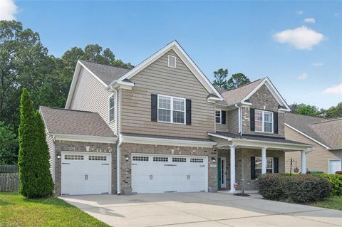 Homes For Sale - 2227 Dunning Court<br/> High Point, NC 27265