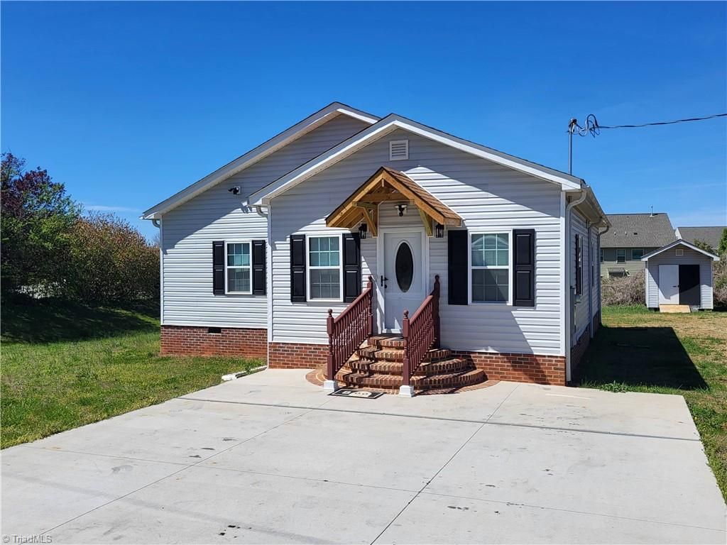 Photo of 12 Forest Hill Road, Lexington, NC 27295 (MLS # 1218703)