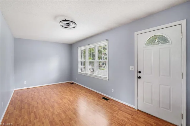 211 Sharon Lane, photo 5 of 29