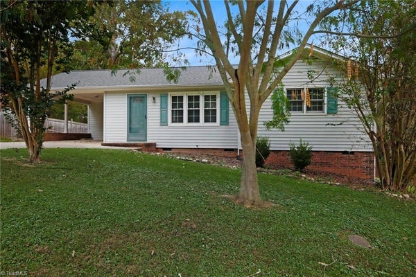 211 SHARON LN, RANDLEMAN, NC 27317 - Image 61aff36ec29568da155ebdce014b2ea5/544020737