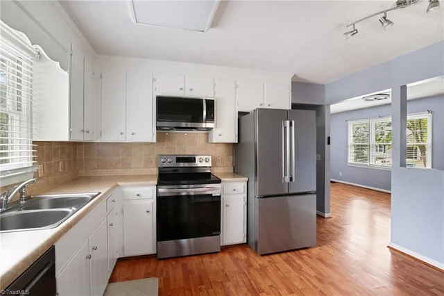211 Sharon Lane, photo 3 of 29