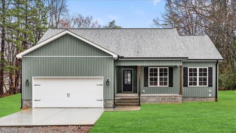 Homes For Sale - 125 Albertson Road<br/> Thomasville, NC 27360