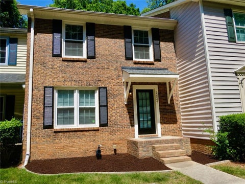 Townhouse For Sale - 2424 Cottage Place<br/> Greensboro, NC 27455