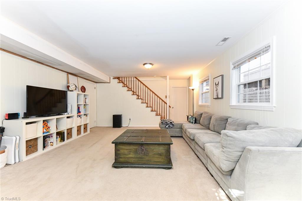 808 Montrose Drive, Greensboro, North Carolina image 18