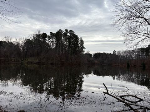 Photo of 1110 Springview Drive, High Point, NC 27265 (MLS # 1203893)