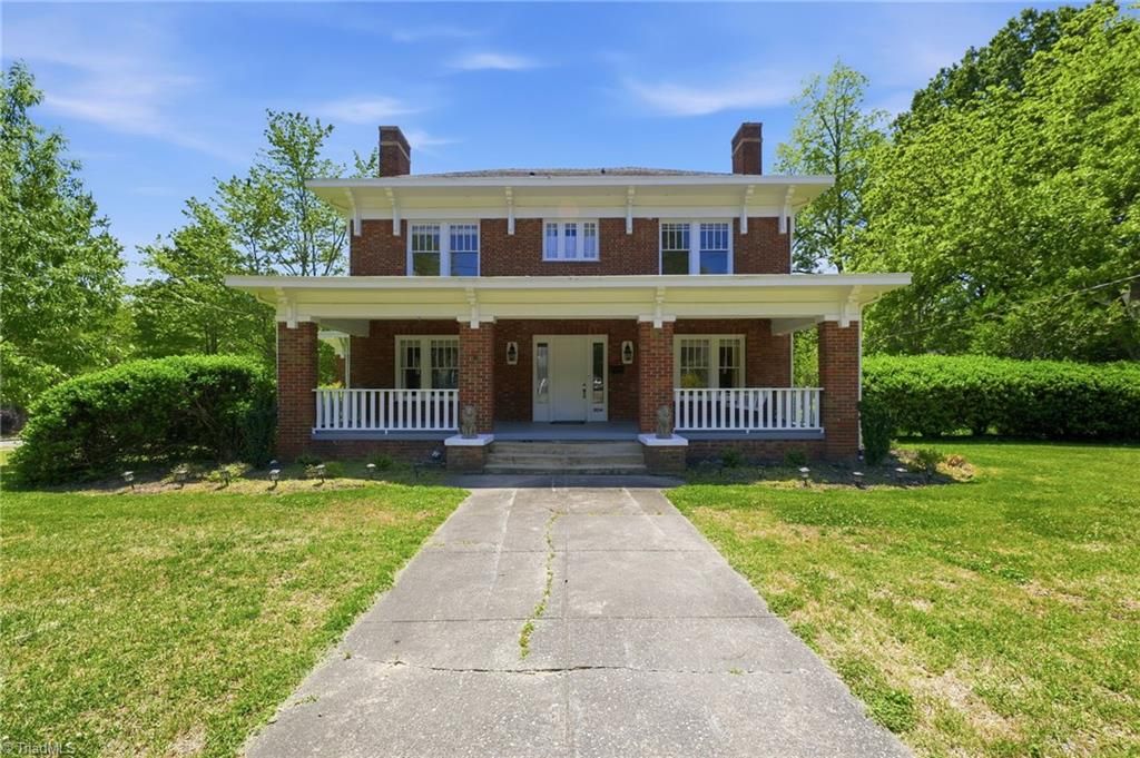 Photo of 804 Davis Street, Burlington, NC 27215 (MLS # 1218497)