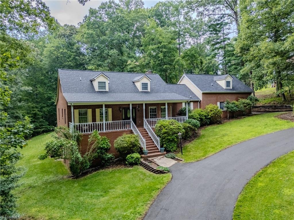 Photo of 158 Oakmont Place, Mount Airy, NC 27030 (MLS # 1229802)