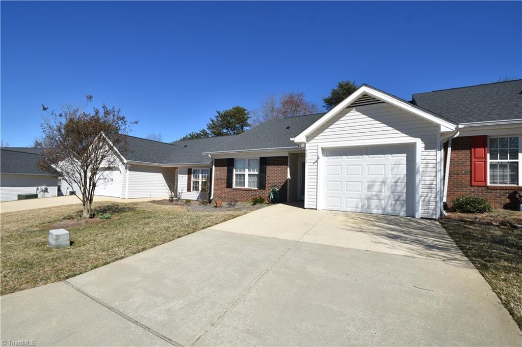 4473 Fair Oaks Lane, High Point, North Carolina image 2