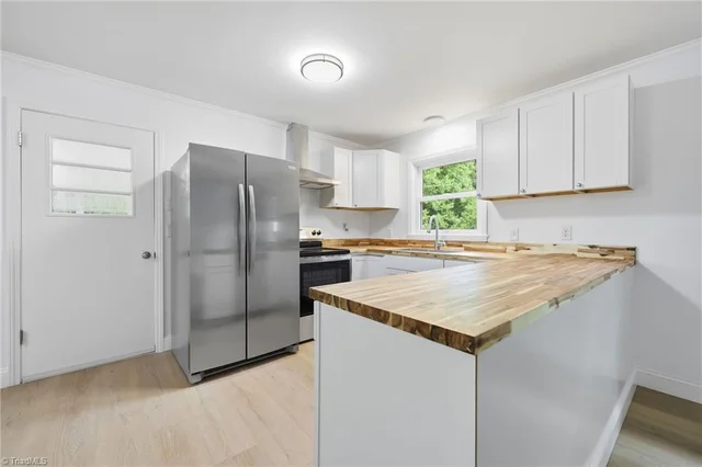 1078 River Road, photo 3 of 38