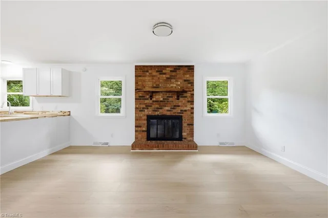 1078 River Road, photo 5 of 38