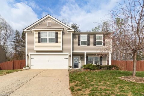 Homes For Sale - 4418 Abbey Park Road<br/> Forsyth County, Kernersville, NC 27284