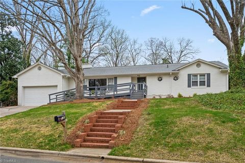 Homes For Sale - 800 Creekside Drive<br/> High Point, NC 27262