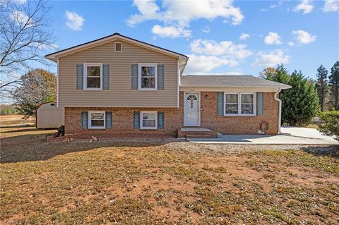 Photo of 1547 New Jersey Church Road, Lexington, NC 27292 (MLS # 1201652)