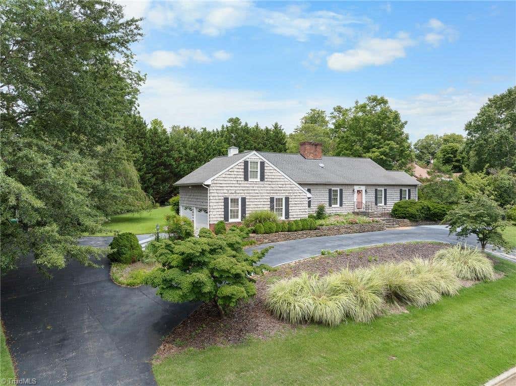Photo of 902 Sedgewick Lane, High Point, NC 27262 (MLS # 1229516)