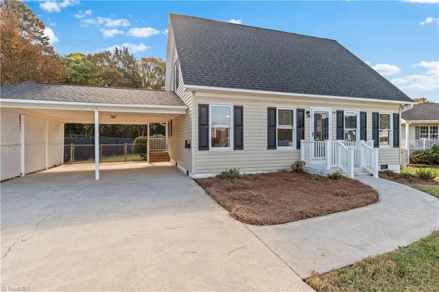 111 Hunterview Court, photo 3 of 33