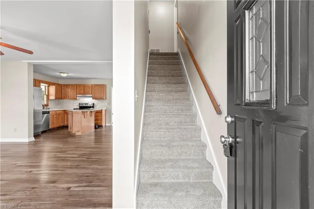 111 Hunterview Court, photo 5 of 33