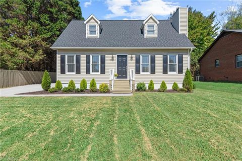 Homes For Sale - 5525 Moravian Heights Lane<br/> Forsyth County, Clemmons, NC 27012