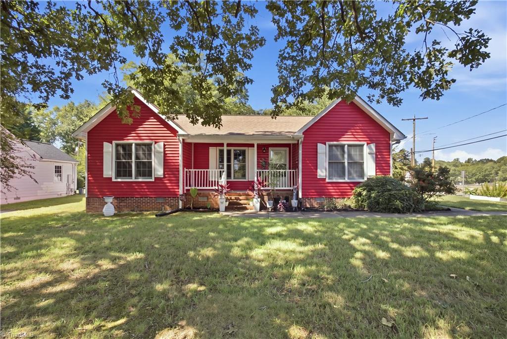 Photo of 240 Silver Lake Drive, Burlington, NC 27215 (MLS # 1235965)