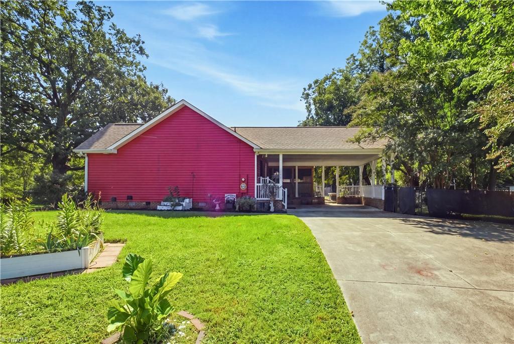 Photo of 240 Silver Lake Drive, Burlington, NC 27215 (MLS # 1235965)