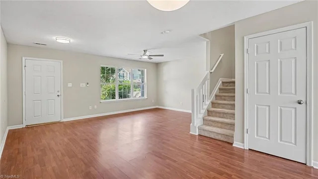 1133 Oak Blossom Way, photo 3 of 32