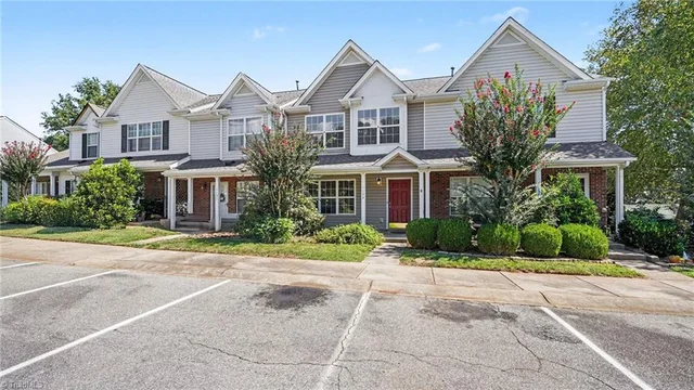 1133 Oak Blossom Way, photo 2 of 32