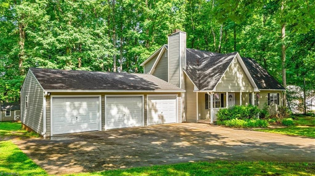 6827 Taylor Woods Lane, Pleasant Garden, North Carolina image 3