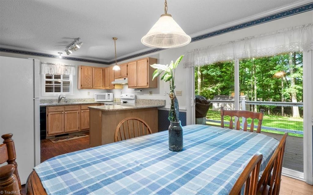 6827 Taylor Woods Lane, Pleasant Garden, North Carolina image 8