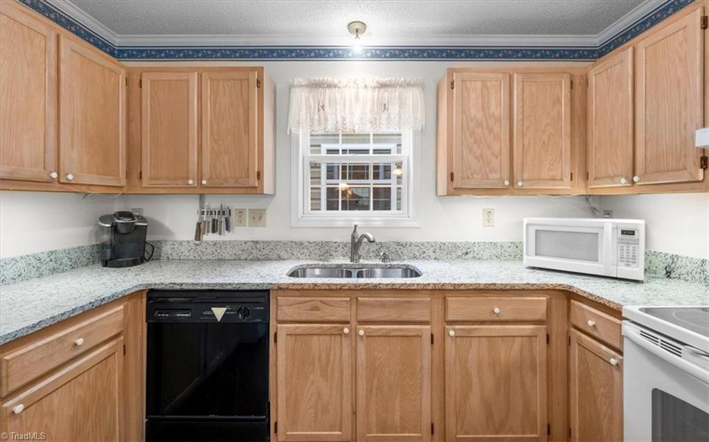 6827 Taylor Woods Lane, Pleasant Garden, North Carolina image 11